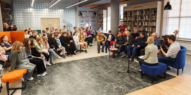 И «Булату», и «Пегасу» по пути с газетой. Участники фотоклуба при «Златоустовском рабочем» представили новую экспозицию