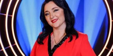 Её малая родина — Златоуст. Певица перевоплотилась в певицу Лолиту Милявскую в музыкальном шоу ТНТ