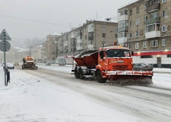 Въехали в зиму. Дорожники Златоуста рассказали о работе в снегопады