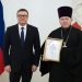 Духовно поддерживает. Батюшку из Златоуста наградили в Челябинске за помощь бойцам СВО