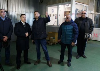 На четверть новее, в разы эффективнее. Мэр Златоуста посетил производственные мощности завода «Стройтехника»