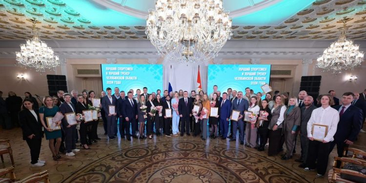 «Победные традиции живы и развиваются». Губернатор наградил лучших спортсменов и тренеров по итогам 2024 года