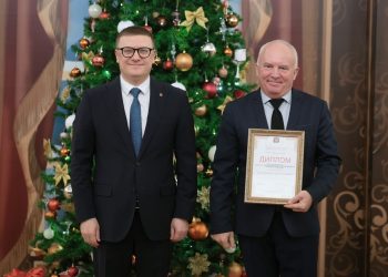 Во весь творческий рост. Заслуги руководителя из Златоуста отметил губернатор области