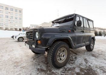 Помощь неравнодушного земляка. В Златоусте передали автомобиль бойцам спецоперации