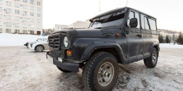 Помощь неравнодушного земляка. В Златоусте передали автомобиль бойцам спецоперации