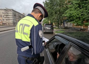 Нарушил — оплати вовремя. В Златоусте полицейские устроили облаву на должников