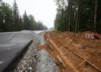 На машине и велосипеде. «Златоустовский рабочий» узнал, на какой стадии находится ремонт дороги до Чёрной скалы