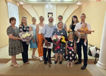 Любовь, проверенная временем. Более 900 златоустовских пар поощрили знаком «Семейное счастье»