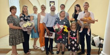 Любовь, проверенная временем. Более 900 златоустовских пар поощрили знаком «Семейное счастье»