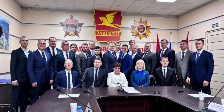 Оказали доверие. В Златоусте выбрали спикера Собрания депутатов и определились с составом комиссий