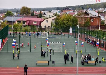Умный подход к спорту. Возле школы № 2 в Златоусте открыли современный стадион
