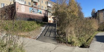 Для удобства и безопасности. В Златоусте строят сразу несколько новых тротуаров