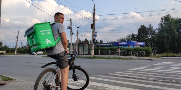 Домой напрямик. «Златоустовский рабочий» изучил, во сколько в городе обходится курьерская доставка