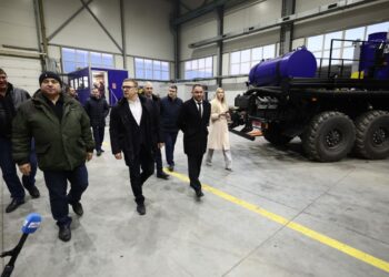 Составные звенья. Производители спецтехники продемонстрировали губернатору свои возможности