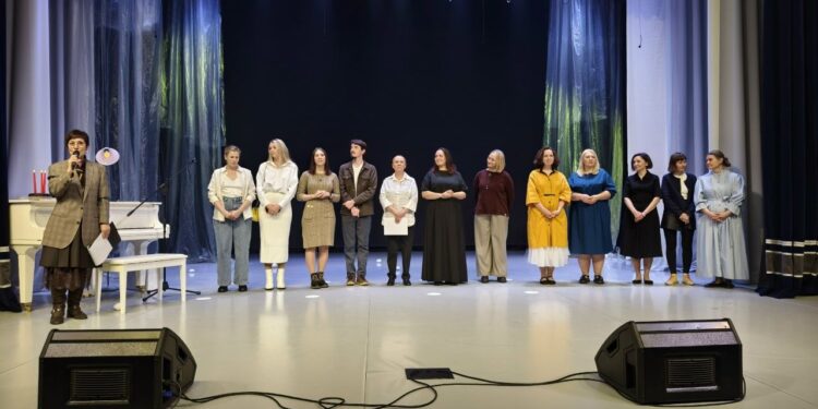 Спектакль, помогающий жить. Актёры и психологи выступили перед златоустовцами на одной сцене