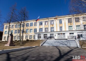 Равняться — на лучших. Школе №3 Златоуста официально присвоено имя Героя России Зяблова