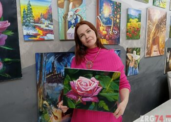 Фея красок и кистей. В Златоусте открылась выставка художницы, с которой может научиться рисовать каждый