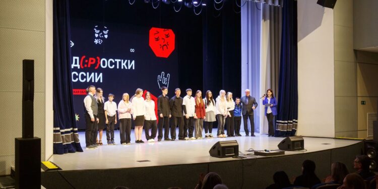 Блистательная подача. Школьники Златоуста представили на сцене «Шоковую терапию»