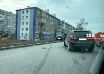 Выбросило на обочину. Авария на оживлённой дороге в Златоусте парализовала движение