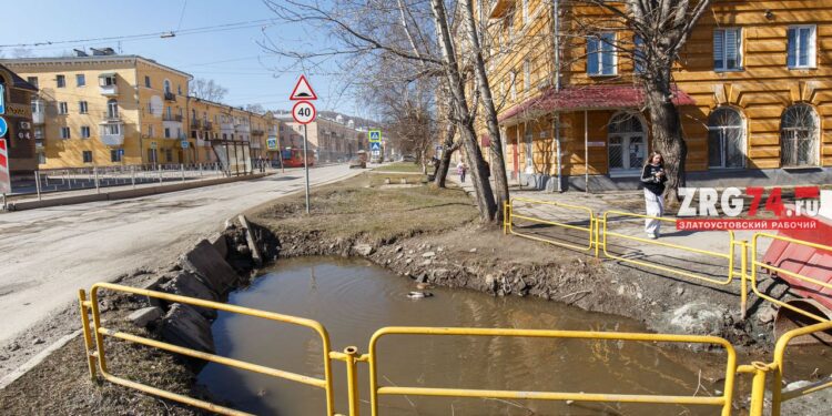 Громатуху вернут под землю. Коммунальщики Златоуста решили проблему подтопления улицы Карла Маркса