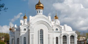 Помолиться за близких. Златоустовцев пригласили на богослужения в день Святой Троицы
