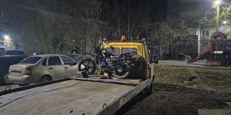 Без тормозов и шлемов. В Златоусте водители скутеров попались на массовом нарушении ПДД