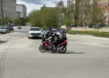 Без тормозов и шлемов. В Златоусте водители скутеров попались на массовом нарушении ПДД