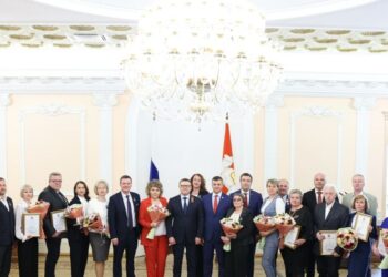 Когда трудовые права под защитой. Алексей Текслер наградил представителей профсоюзов региона