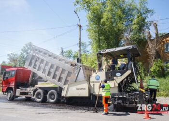 Полное покрытие. В Златоусте дорожники приступили к асфальтированию улиц