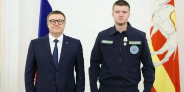 Рискуя жизнью. Златоустовским спасателям вручили награды за спасение погибавших