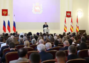 Всё для фронта, для людей. Губернатор Текслер выступает перед депутатами Заксобрания. Онлайн
