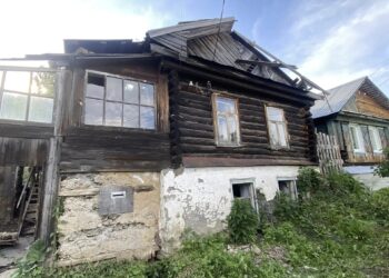 Дом был ветхим. В Златоусте рухнувшая крыша унесла жизни двоих человек