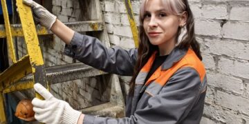 Работать на «Урале». Молодая крановщица рассказала златоустовцам о своей любви к заводу