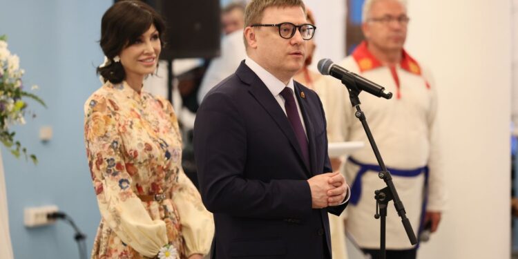 Счастье — главная награда. В Златоусте самые крепкие союзы наградили медалями «За любовь и верность»
