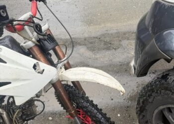Увезли на скорой. В Златоусте подросток на питбайке влетел во внедорожник