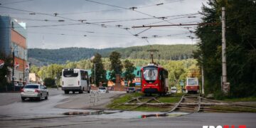 По ходу движения. В Златоусте пустили трамваи по пострадавшему во время урагана участку