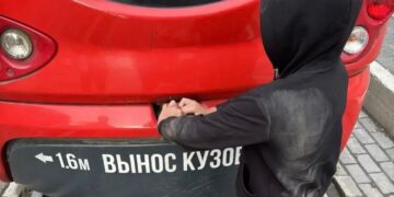 Опасная игра. В Златоусте с трамвая сорвался 8-летний зацепер